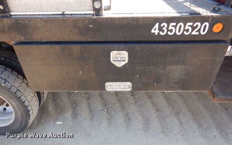 image for item EV9382 2005 Chevrolet C4500  Crew Cab flatbed truck