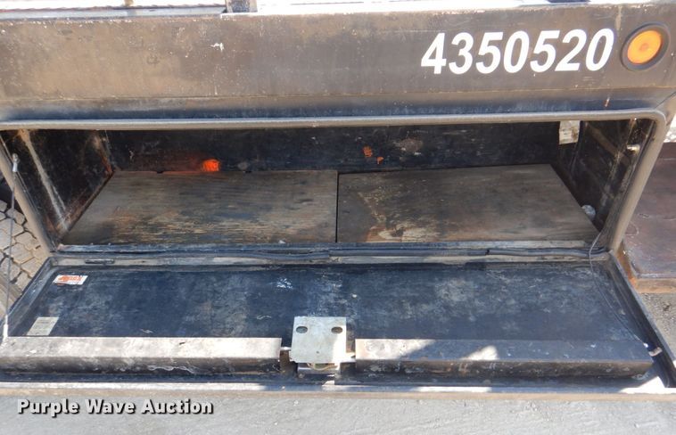 image for item EV9382 2005 Chevrolet C4500  Crew Cab flatbed truck