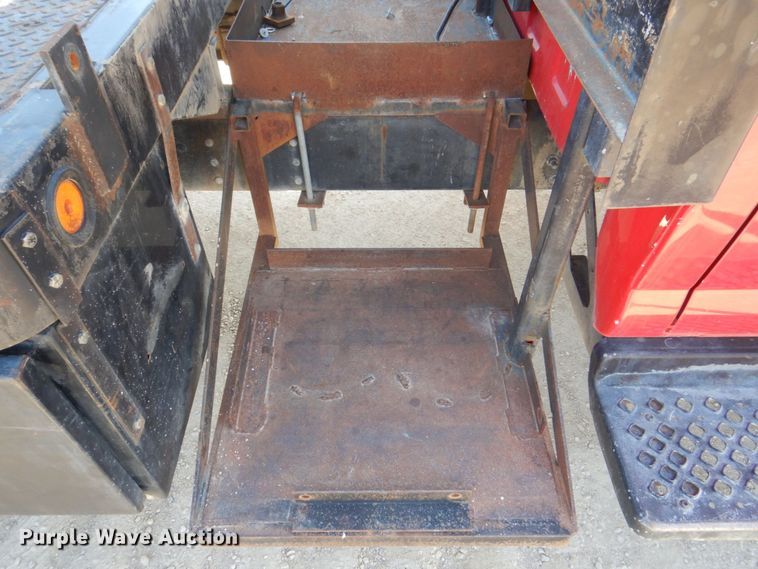 image for item EV9382 2005 Chevrolet C4500  Crew Cab flatbed truck