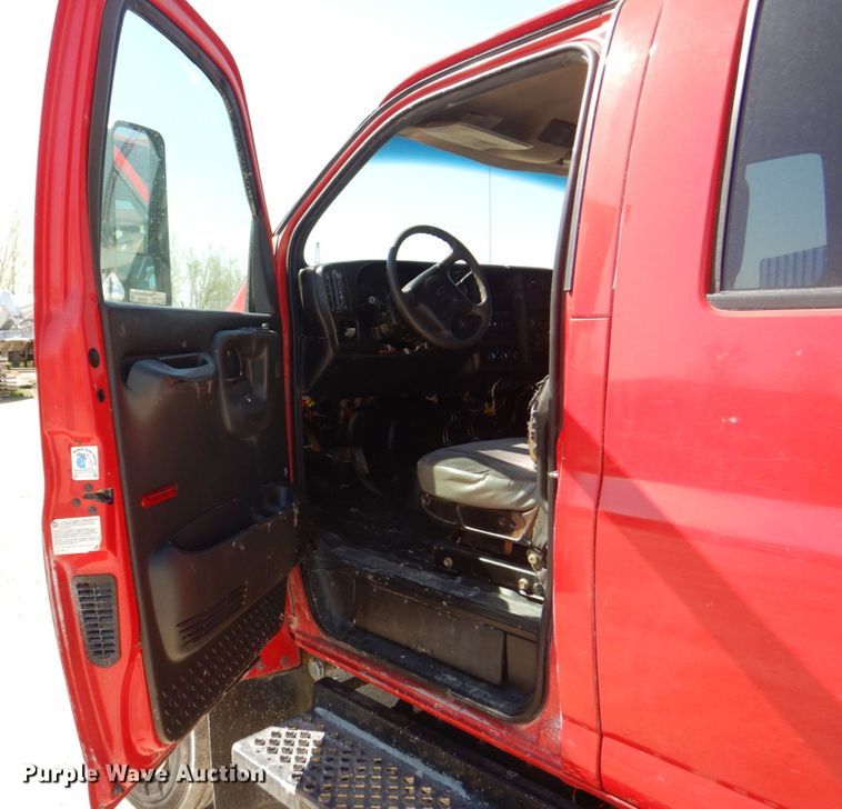 image for item EV9382 2005 Chevrolet C4500  Crew Cab flatbed truck