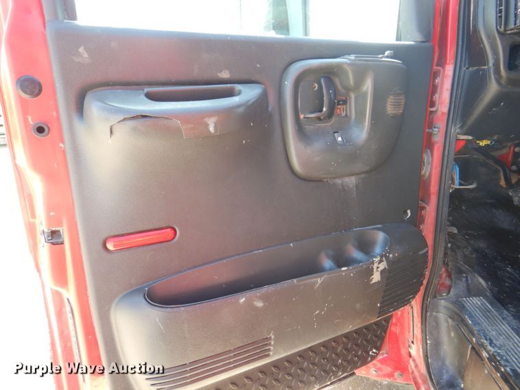 image for item EV9382 2005 Chevrolet C4500  Crew Cab flatbed truck