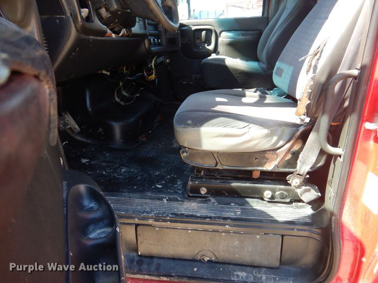 image for item EV9382 2005 Chevrolet C4500  Crew Cab flatbed truck