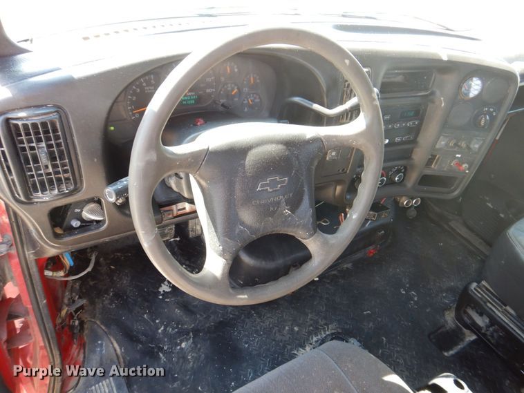 image for item EV9382 2005 Chevrolet C4500  Crew Cab flatbed truck