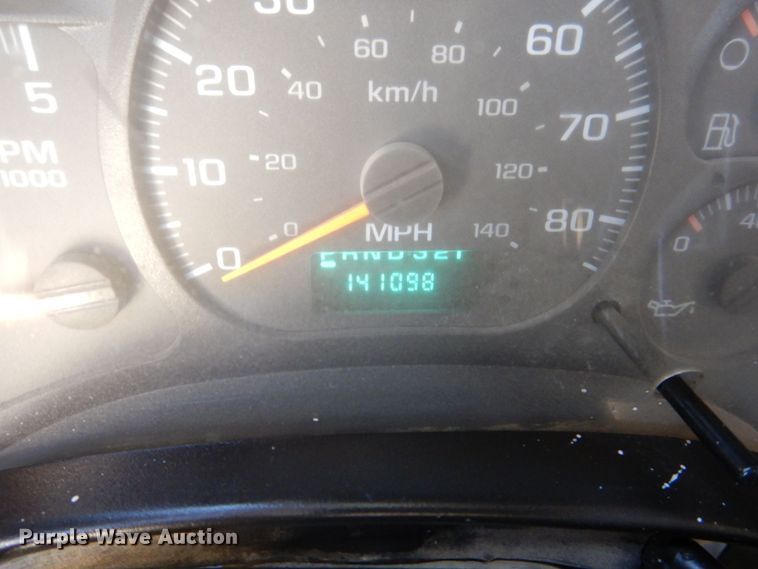 image for item EV9382 2005 Chevrolet C4500  Crew Cab flatbed truck