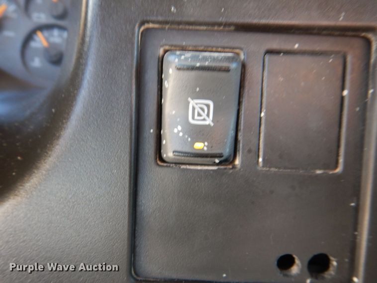 image for item EV9382 2005 Chevrolet C4500  Crew Cab flatbed truck