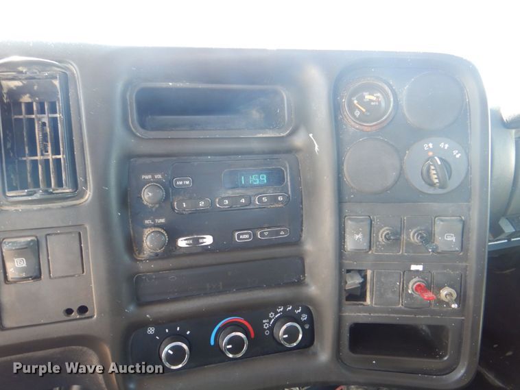 image for item EV9382 2005 Chevrolet C4500  Crew Cab flatbed truck