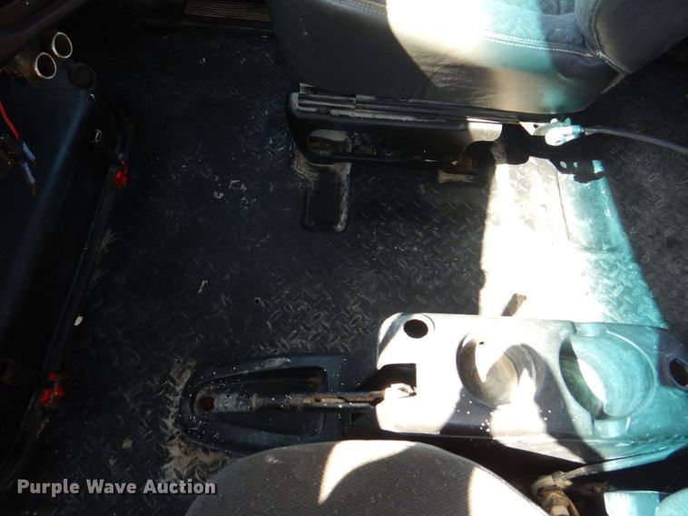 image for item EV9382 2005 Chevrolet C4500  Crew Cab flatbed truck