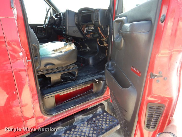 image for item EV9382 2005 Chevrolet C4500  Crew Cab flatbed truck