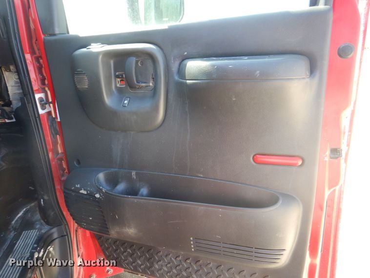 image for item EV9382 2005 Chevrolet C4500  Crew Cab flatbed truck