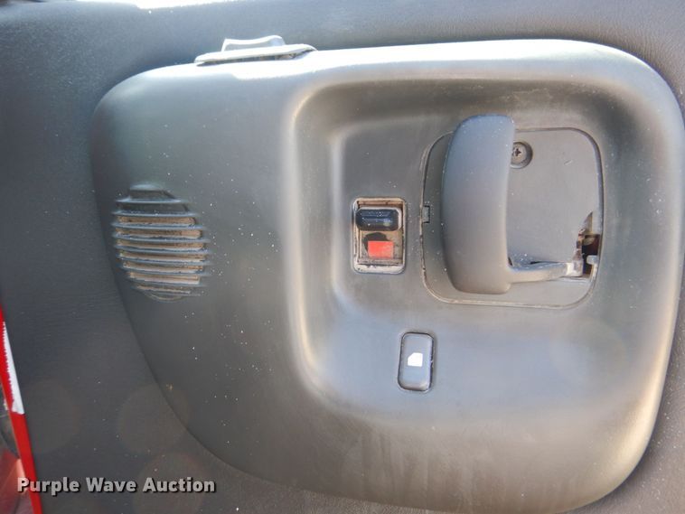 image for item EV9382 2005 Chevrolet C4500  Crew Cab flatbed truck