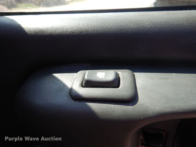 image for item EV9382 2005 Chevrolet C4500  Crew Cab flatbed truck