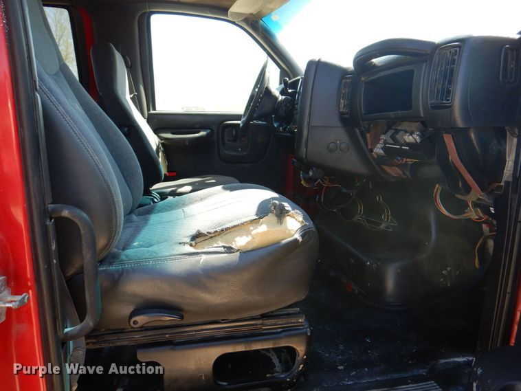 image for item EV9382 2005 Chevrolet C4500  Crew Cab flatbed truck