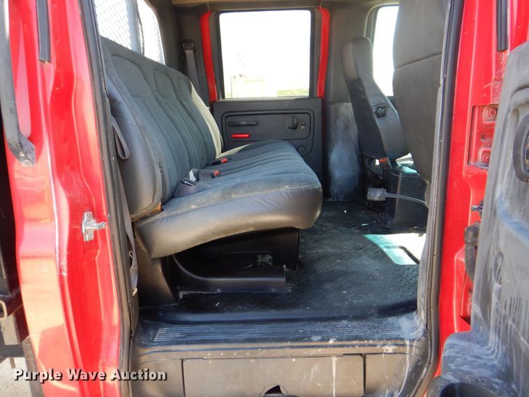 image for item EV9382 2005 Chevrolet C4500  Crew Cab flatbed truck