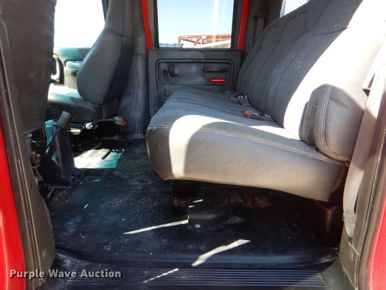 image for item EV9382 2005 Chevrolet C4500  Crew Cab flatbed truck