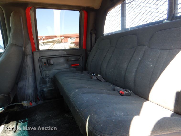 image for item EV9382 2005 Chevrolet C4500  Crew Cab flatbed truck