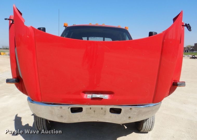 image for item EV9382 2005 Chevrolet C4500  Crew Cab flatbed truck