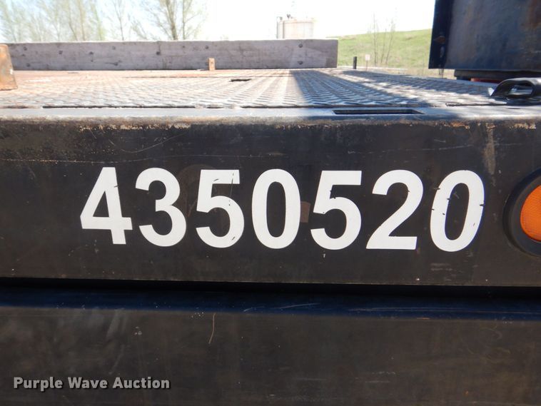 image for item EV9382 2005 Chevrolet C4500  Crew Cab flatbed truck