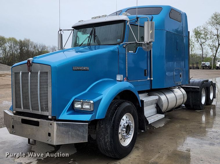 image for item HM9913 2007 Kenworth T800  semi truck