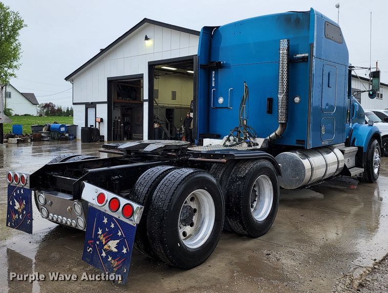 image for item HM9913 2007 Kenworth T800  semi truck