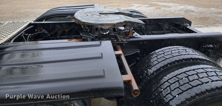 image for item HM9913 2007 Kenworth T800  semi truck