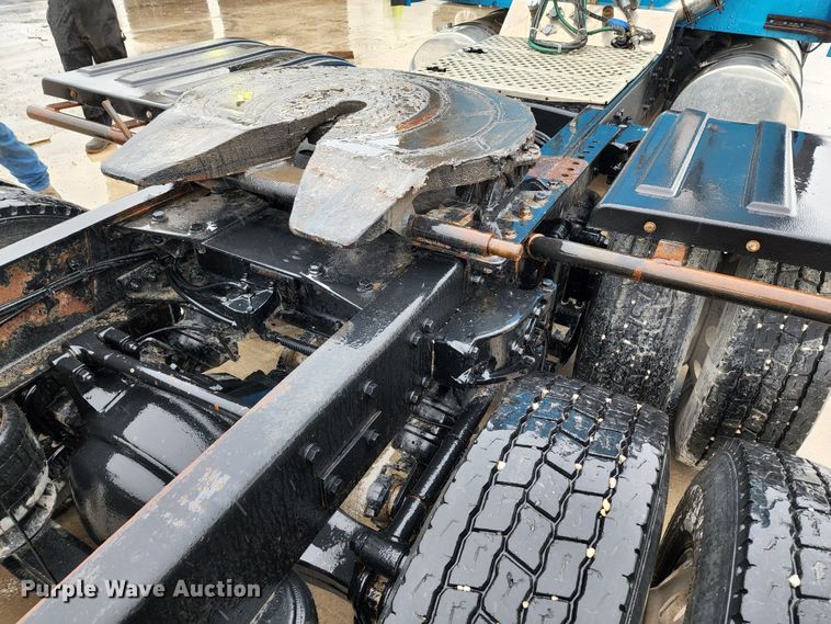 image for item HM9913 2007 Kenworth T800  semi truck