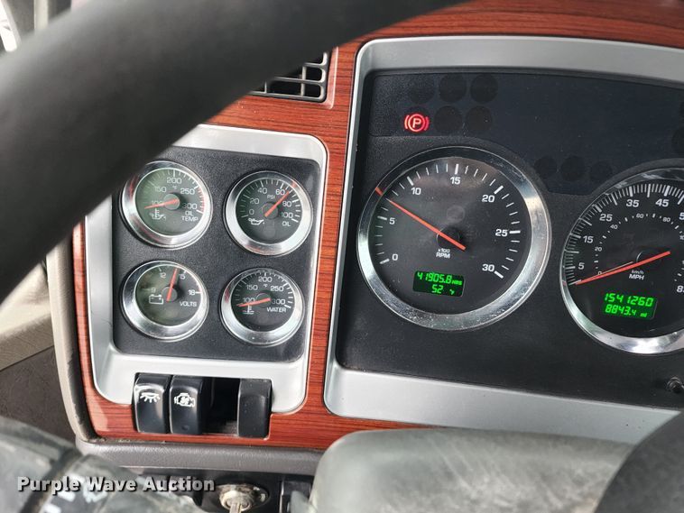 image for item HM9913 2007 Kenworth T800  semi truck