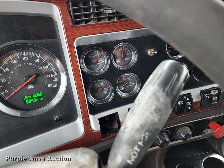 image for item HM9913 2007 Kenworth T800  semi truck