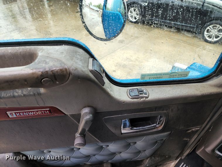 image for item HM9913 2007 Kenworth T800  semi truck