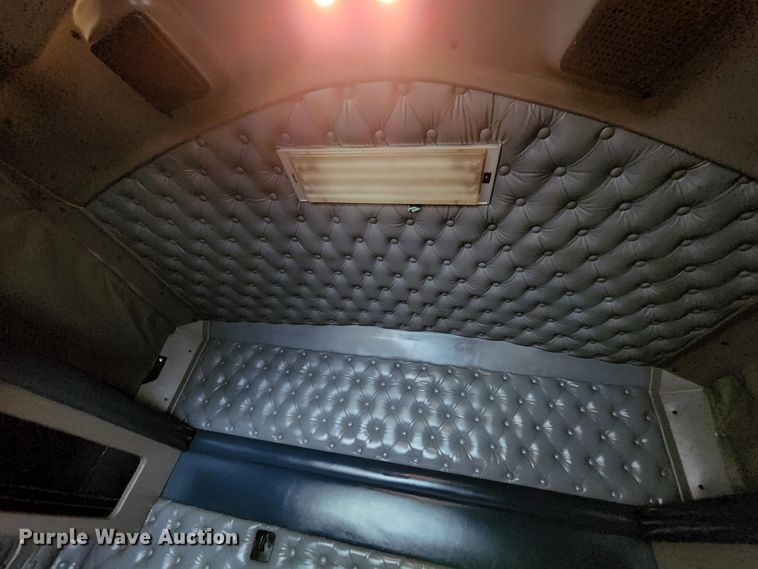 image for item HM9913 2007 Kenworth T800  semi truck