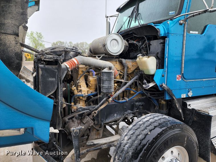 image for item HM9913 2007 Kenworth T800  semi truck