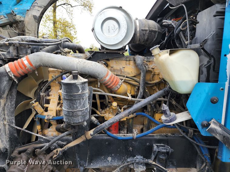 image for item HM9913 2007 Kenworth T800  semi truck