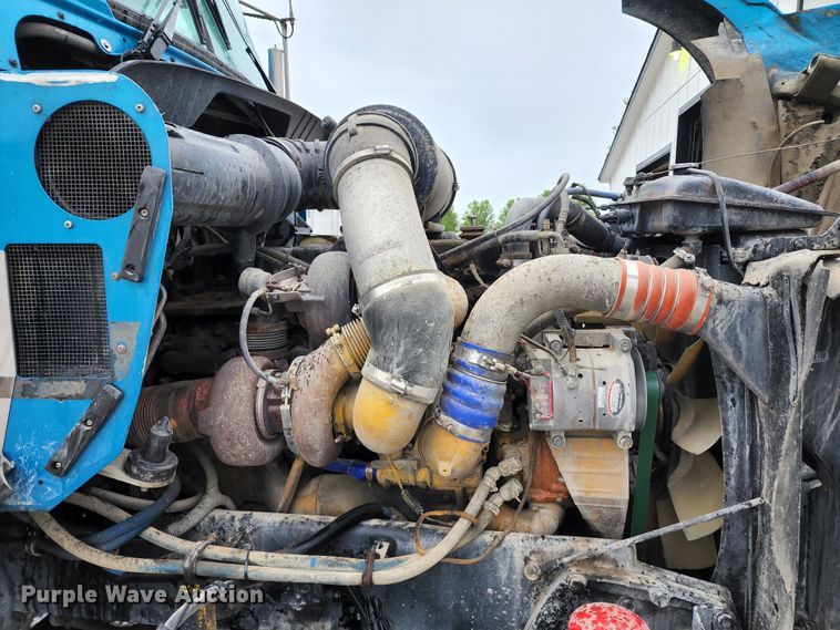 image for item HM9913 2007 Kenworth T800  semi truck