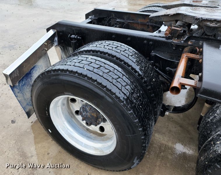 image for item HM9913 2007 Kenworth T800  semi truck