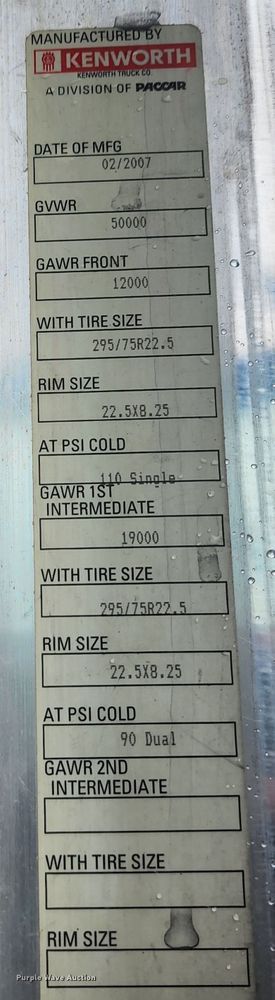 image for item HM9913 2007 Kenworth T800  semi truck