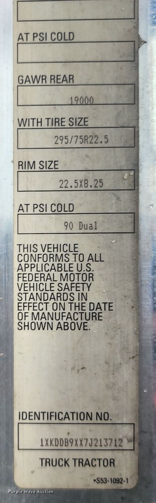 image for item HM9913 2007 Kenworth T800  semi truck