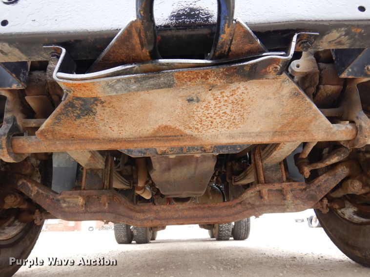 image for item IM9851 2002 Mack RD Series  semi truck