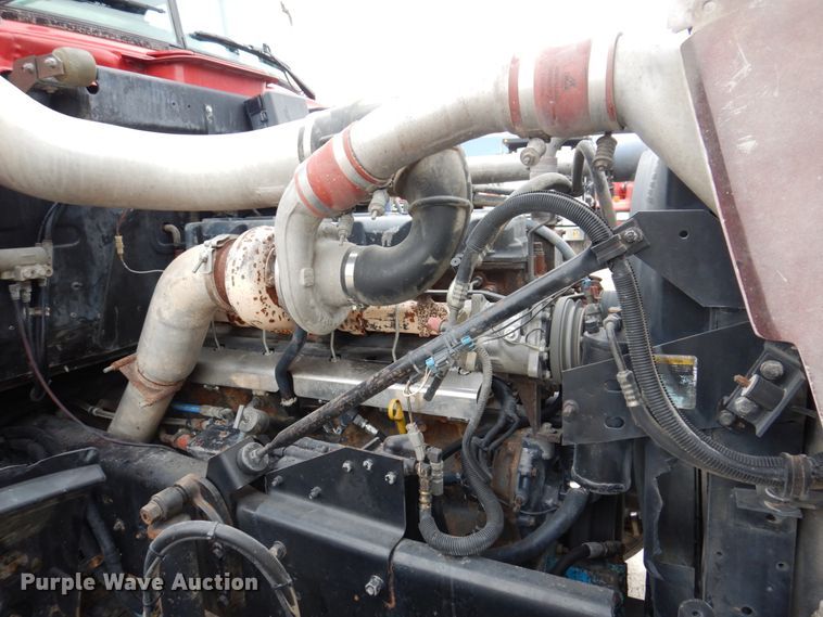 image for item IM9851 2002 Mack RD Series  semi truck