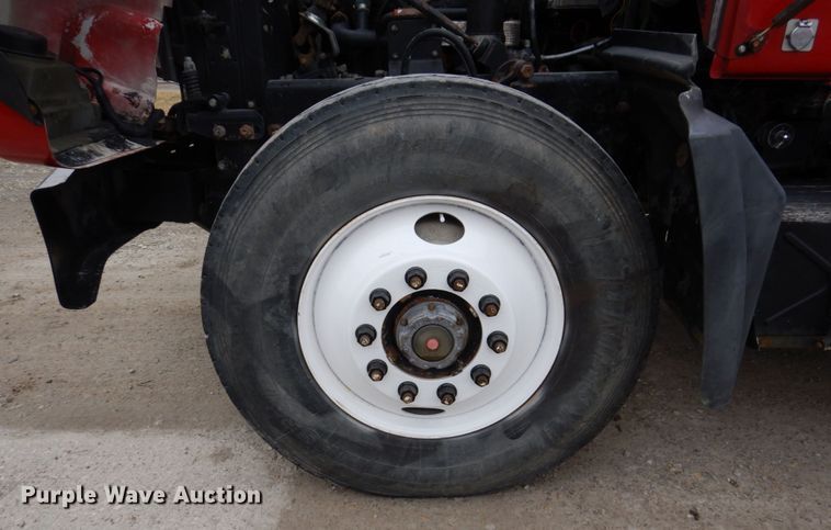 image for item IM9851 2002 Mack RD Series  semi truck