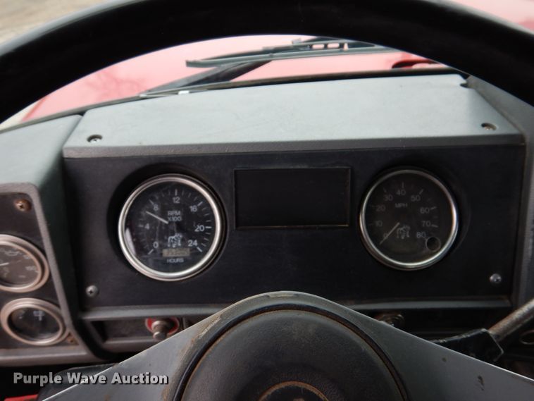 image for item IM9853 2002 Mack RD Series  semi truck