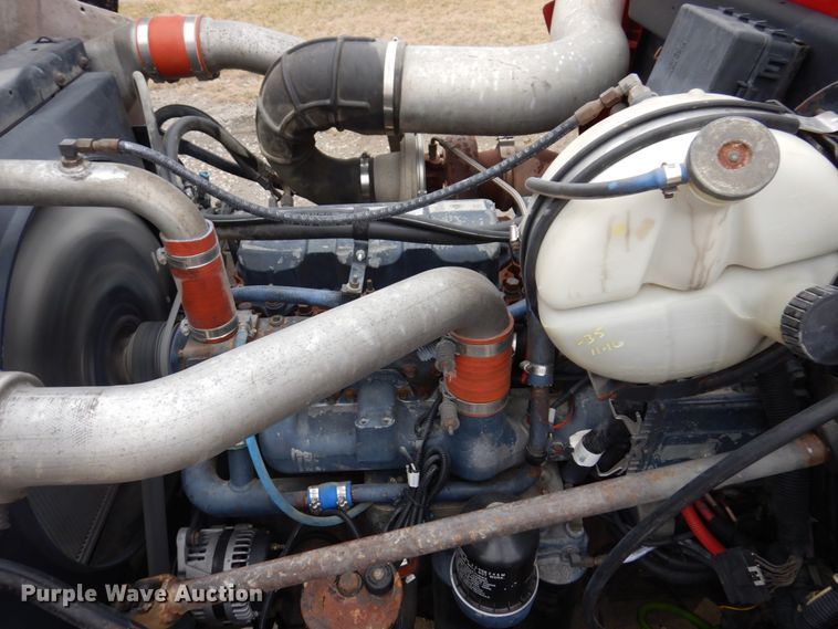 image for item IM9853 2002 Mack RD Series  semi truck