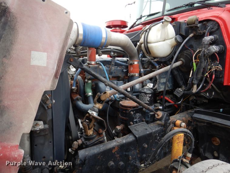 image for item IM9853 2002 Mack RD Series  semi truck