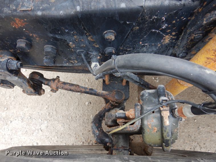 image for item IM9853 2002 Mack RD Series  semi truck