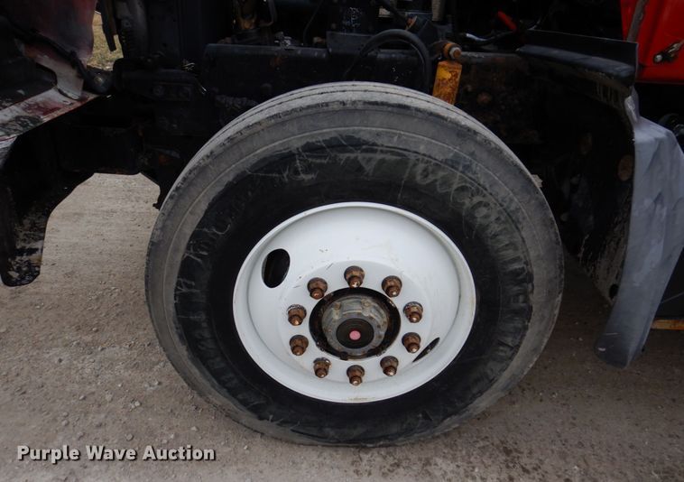 image for item IM9853 2002 Mack RD Series  semi truck