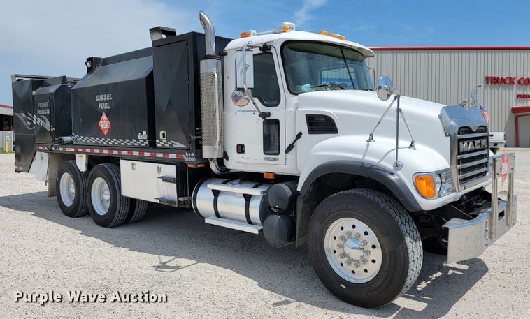 image for item JL9448 2005 Mack Granite  fuel truck