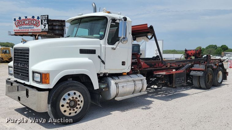 image for item JL9450 2005 Mack CH600  roll-off container truck