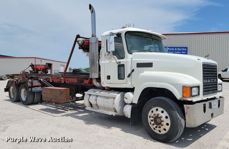 image for item JL9450 2005 Mack CH600  roll-off container truck