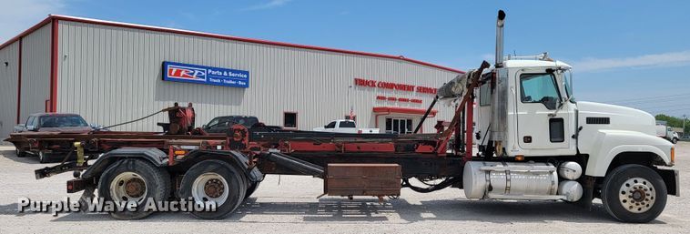 image for item JL9450 2005 Mack CH600  roll-off container truck