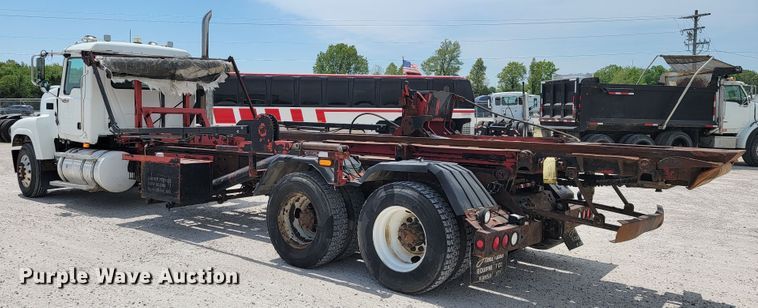 image for item JL9450 2005 Mack CH600  roll-off container truck