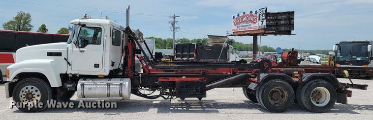 image for item JL9450 2005 Mack CH600  roll-off container truck