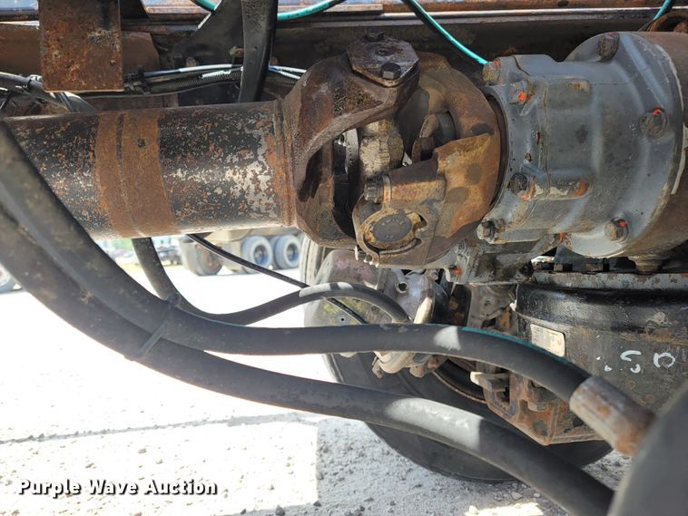 image for item JL9450 2005 Mack CH600  roll-off container truck